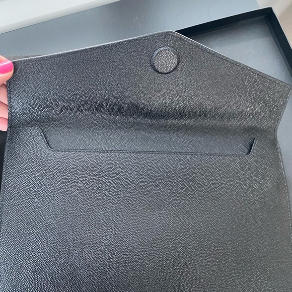 Saint Laurent NIB Medium Uptown Pebbled Leather pouch - Picture 7 of 14